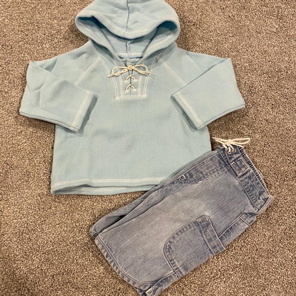 Old Navy Sweatshirt and Capris Set